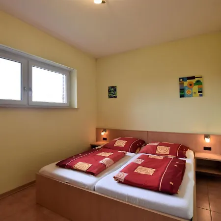 With Fenced Garden Holiday home